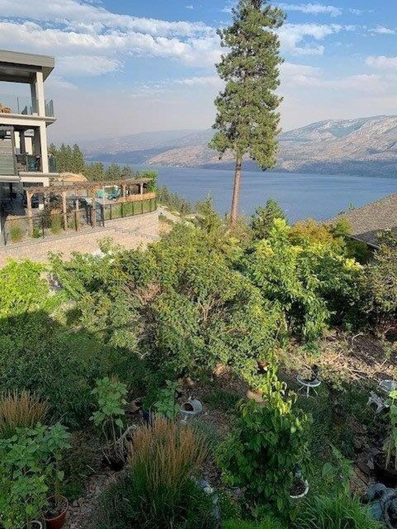 At The Top Of The Hill Peachland Buitenkant foto